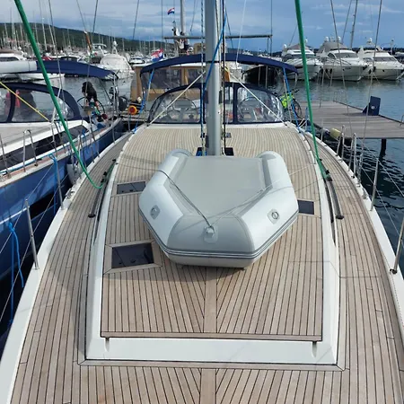 Botel Sarstef *