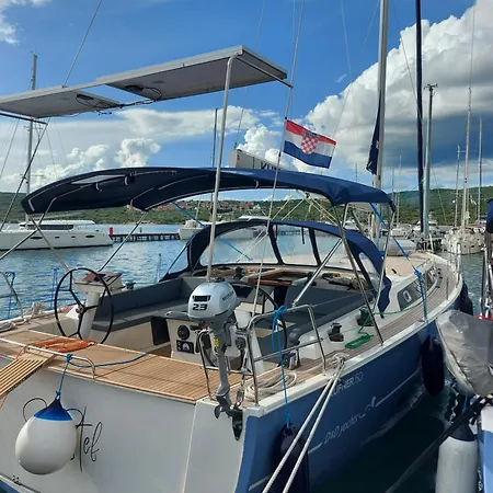 Botel Sarstef