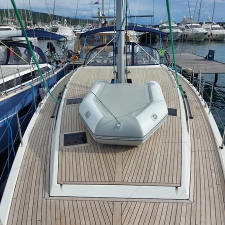 Botel Sarstef *