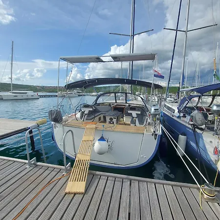 Botel Sarstef Trogir