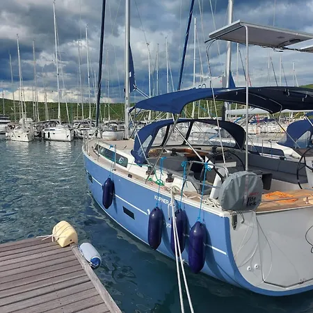 Botel Sarstef
