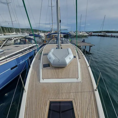Botel Sarstef *