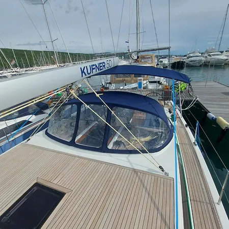 Sarstef Botel